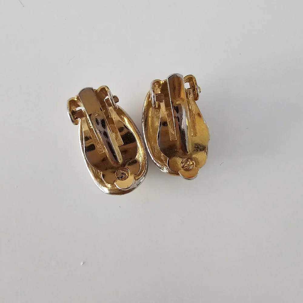 Vintage gold tone metal organic shape clip on earrings